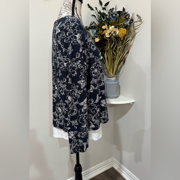 J. Jill Blue & White Butterfly Graphic Long Sleeve Top size Medium - Picture 2 of 9